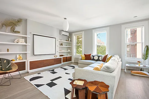 Sold by Compass | media 5
