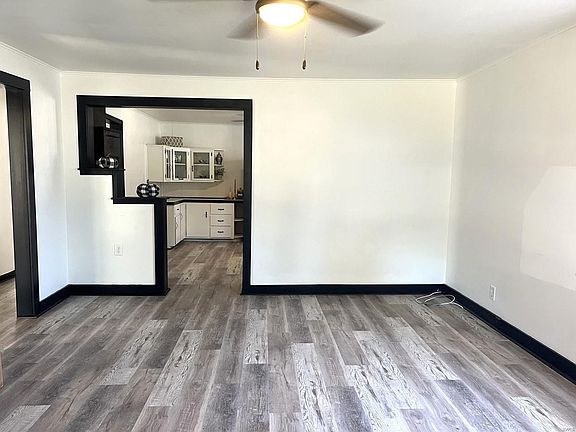 3rd image of 214 S Sassafrass St
