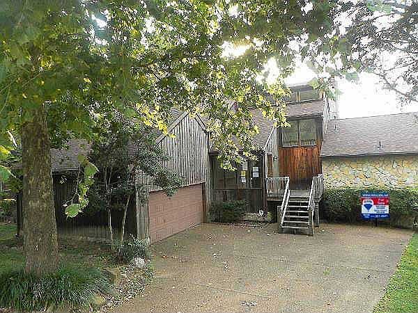 1st image of 2512 Somerset Dr