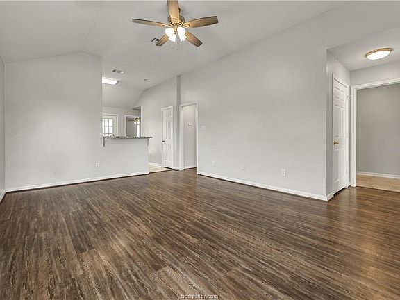3rd image of 907 Bougainvillea St