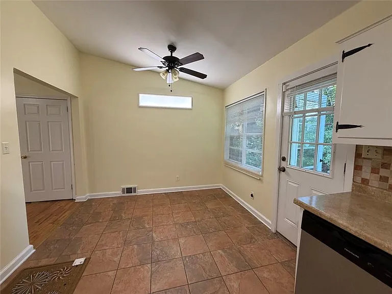 2720 Hollywood Dr — Photo 7