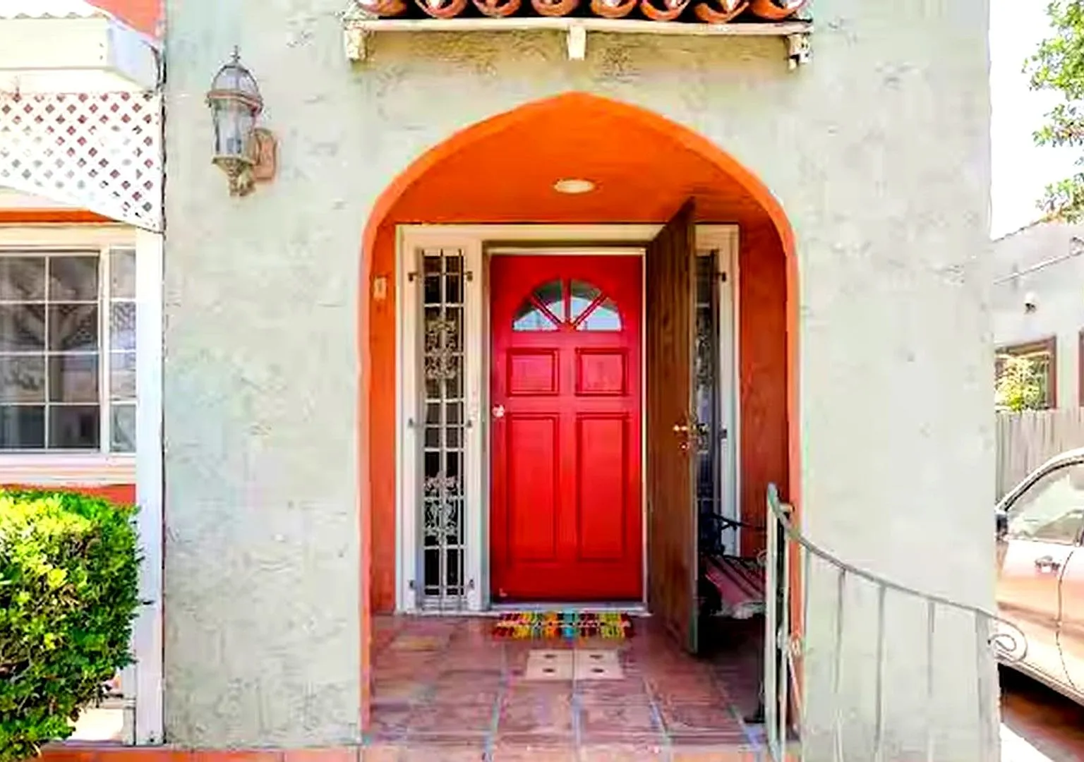 Charming 1BR Duplex in Los Angeles — Photo 3