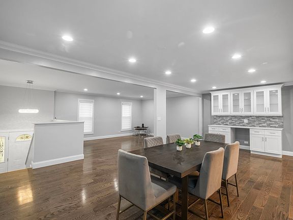 4th image of 1260 Waterbury Ln