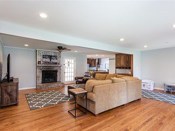 4th image of 731 Prince Ave
