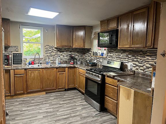 4th image of 3816 Douglas Ave
