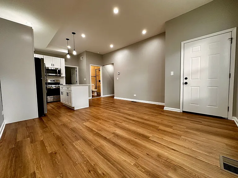 Amazing 4-bed Duplex by UIC — Photo 18