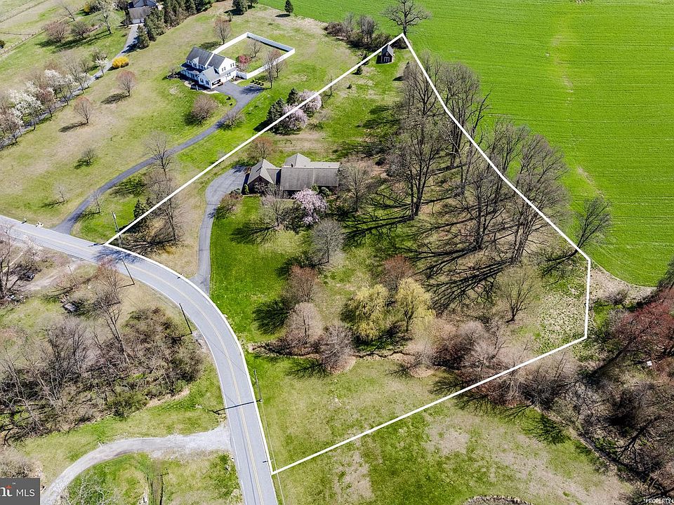 1st image of 712 Vinemont Rd