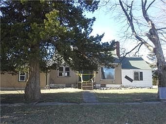 2nd image of 355 Laurel St