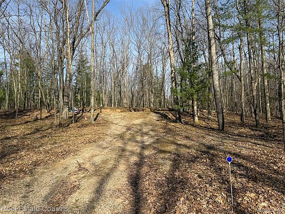 2nd image of 4701 Lake Rd