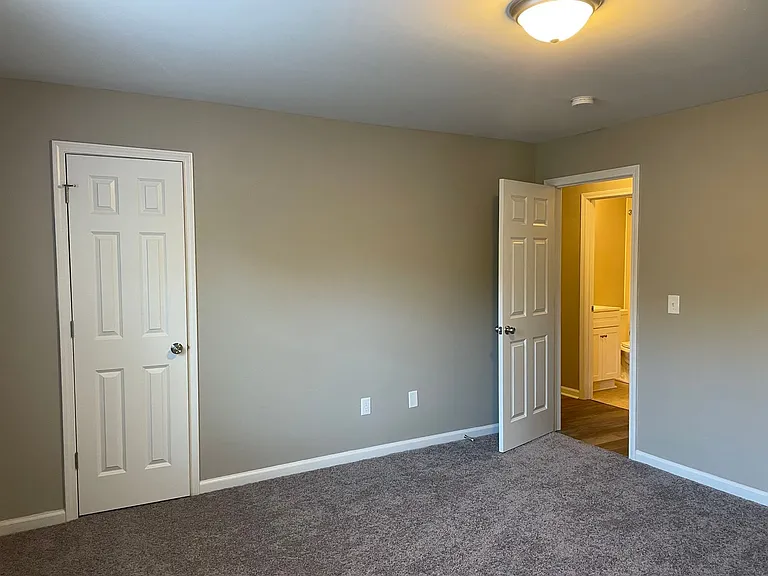 2335 Carmine St — Photo 15
