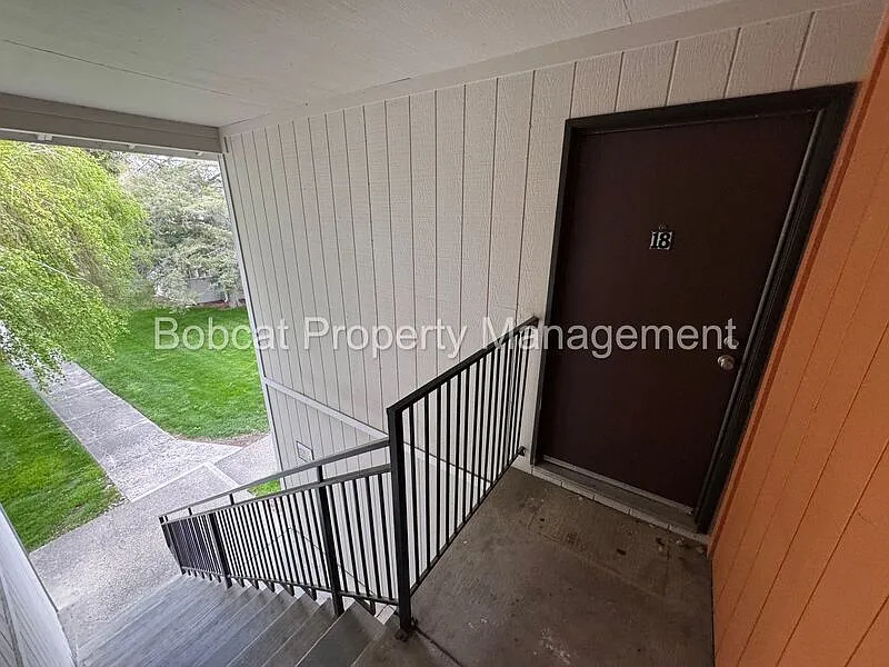 Building Photo - 400 S Saliman Rd #18C