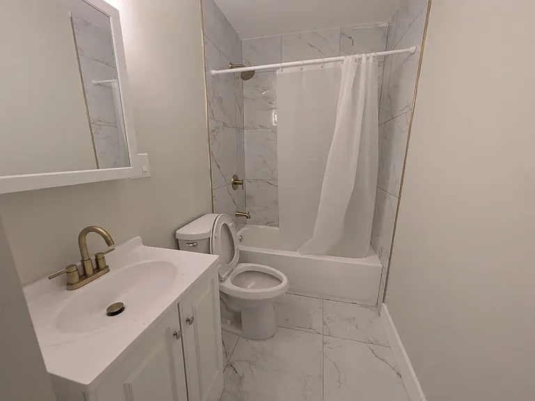350 Davenport Ave #1 — Photo 8
