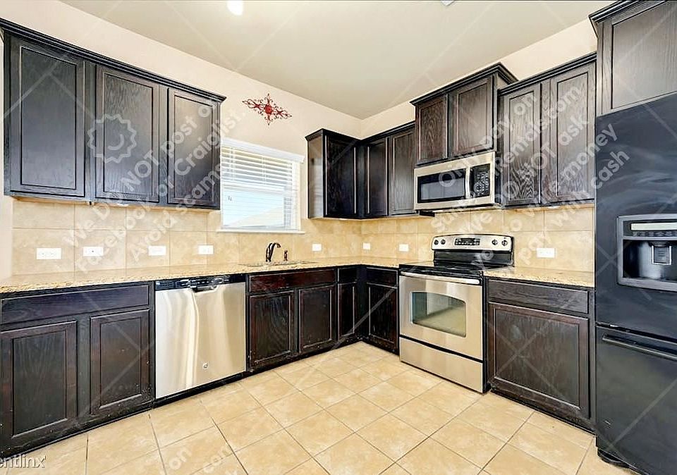 1st image of 301 Sassafras St