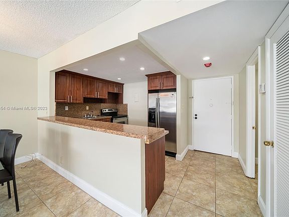 5th image of 16710 NE 9th Ave APT 705