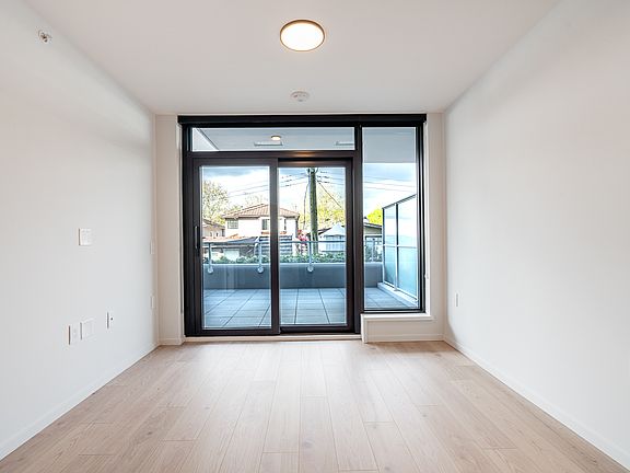 3rd image of 2729 Kingsway #206