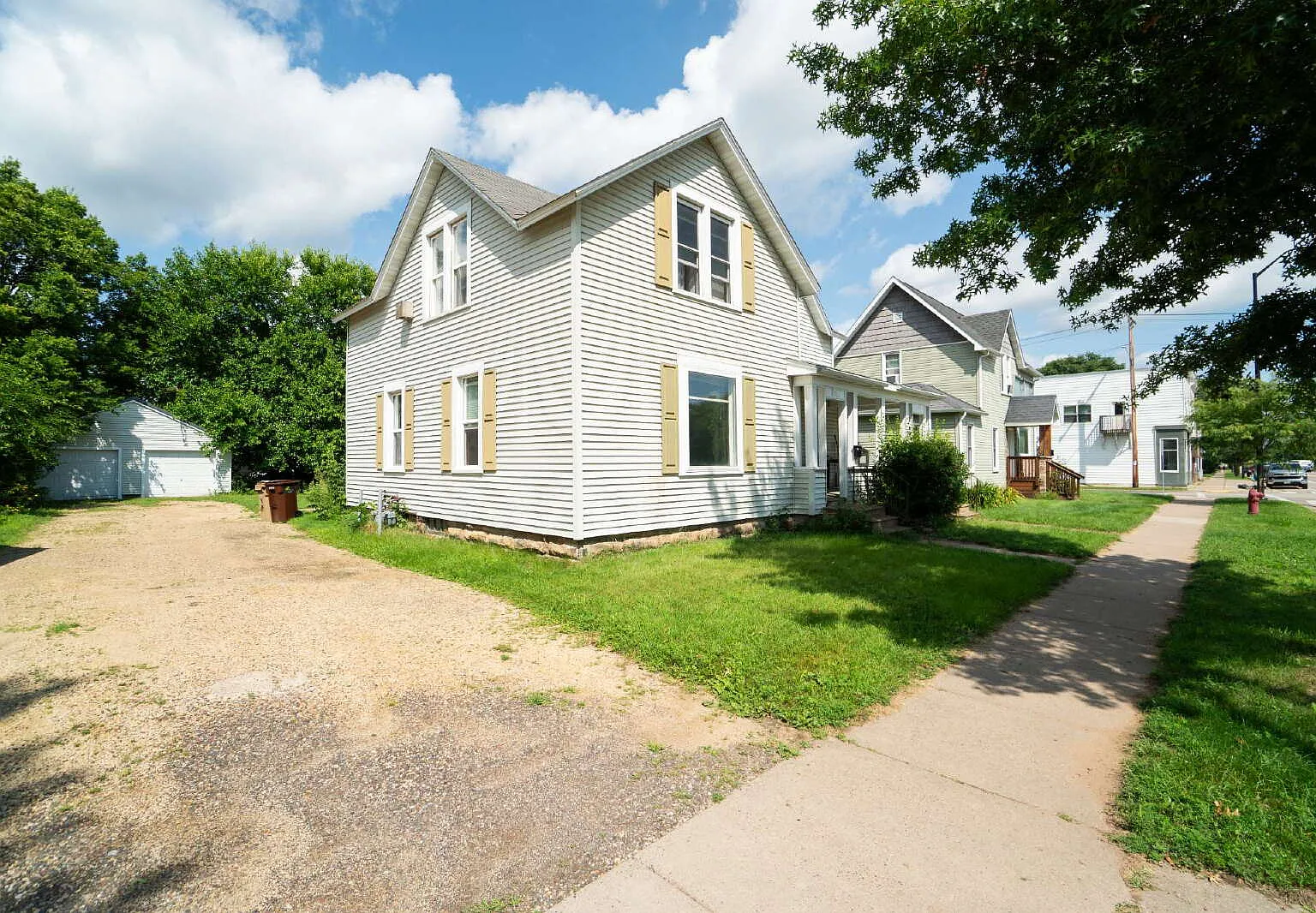4 bed, 1.0 bath, 1400 sqft, $395 — Photo 3