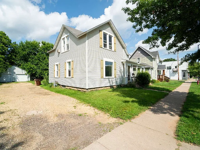 908 Water St — Photo 3