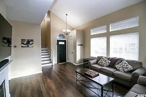1459 Farragut Cir — Photo 2