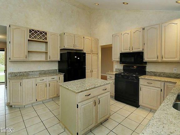 4th image of 7639 Muirfield Dr