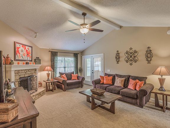 3rd image of 10933 Berkshire Ln
