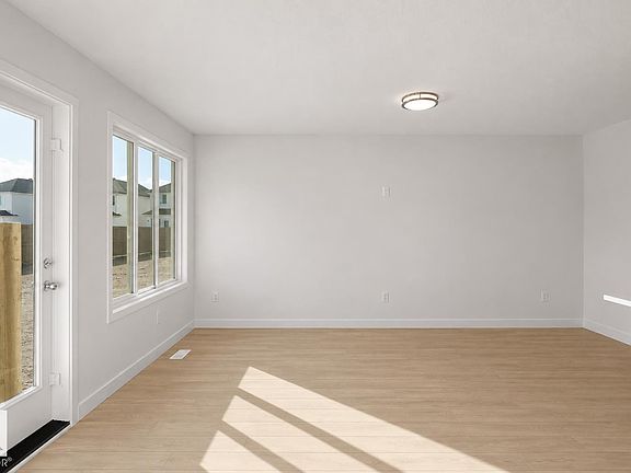 4th image of 33 Emmett Way