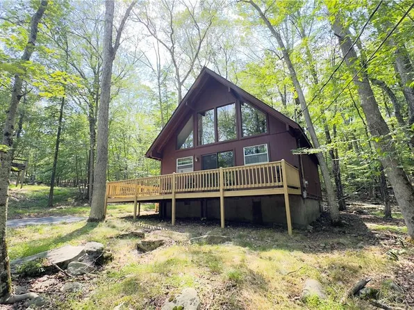 239 Saunders Dr, Bushkill, PA 18324