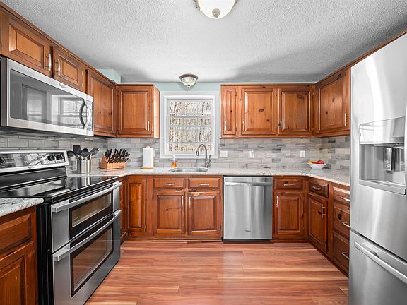 2nd image of 15 Earle Drive
