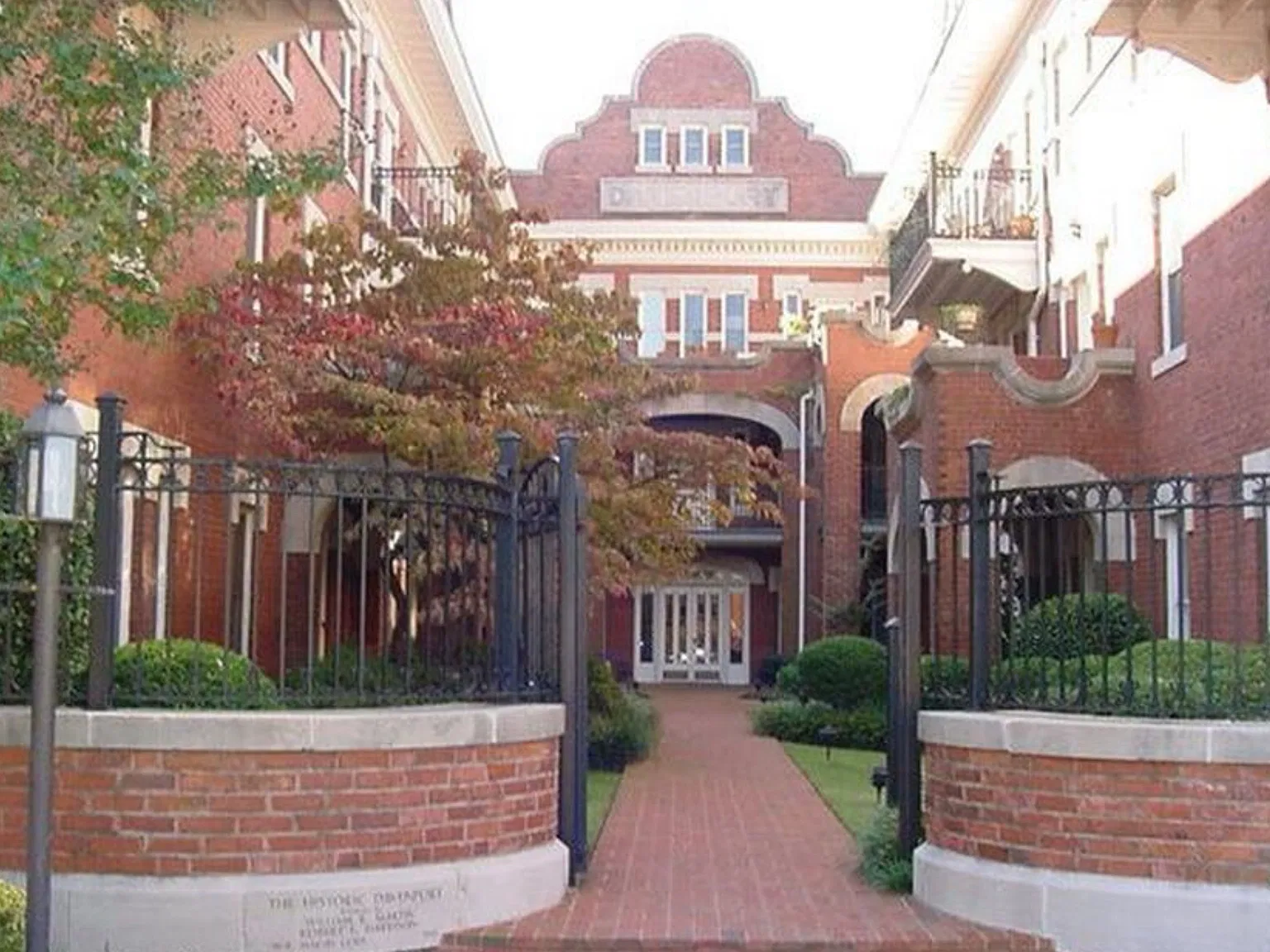 2 bed, 1100 sqft, $1,895 — Photo 1