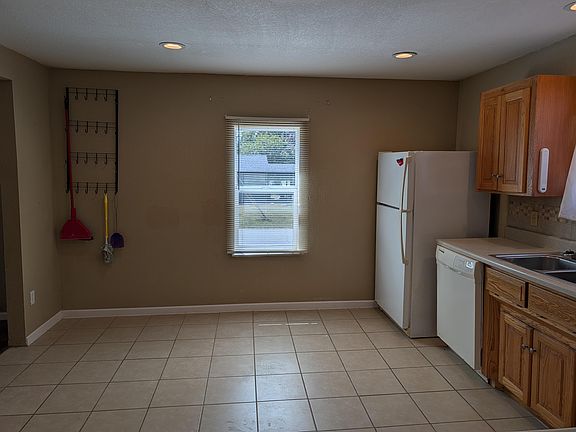 5th image of 1001 E Chestnut Street