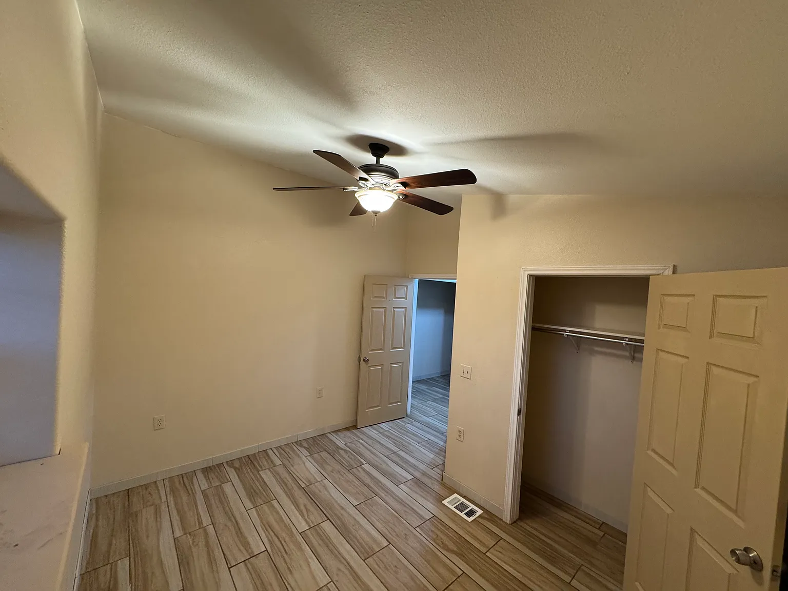 2 bed, 1000 sqft, $1,700 — Photo 2