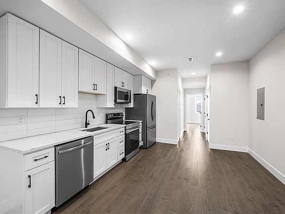 4th image of 2713 Jefferson St #C