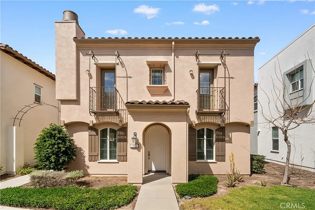 3 bed, 3.5 bath, 2134 sqft, $5,000 — Photo 1