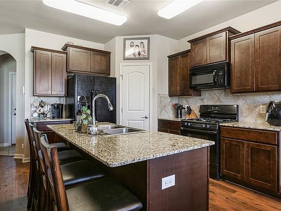 5th image of 352 E Lake Dr