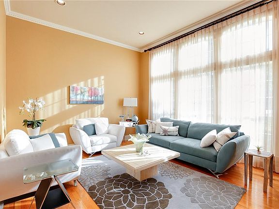 3rd image of 400 Southview Trl