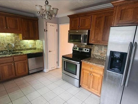4th image of 361 Roebuck Dr