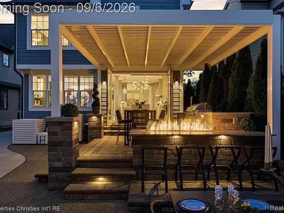 3rd image of 1352 Holland St