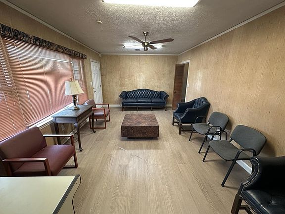 4th image of 2953 Mimosa St