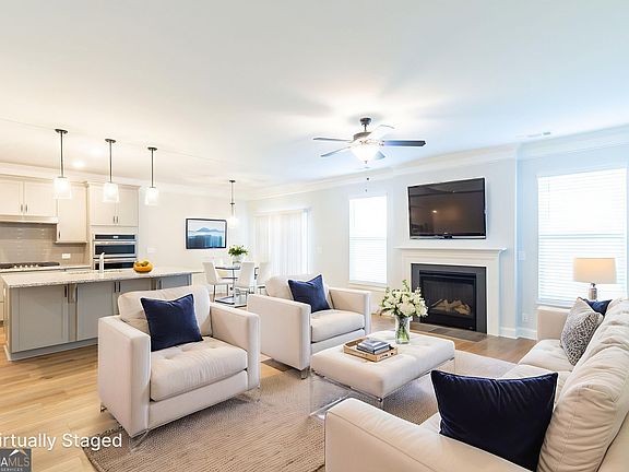 3rd image of 303 Bull Shoals Way