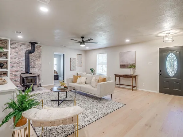 5920 Courtney Ln, Burleson, TX 76028