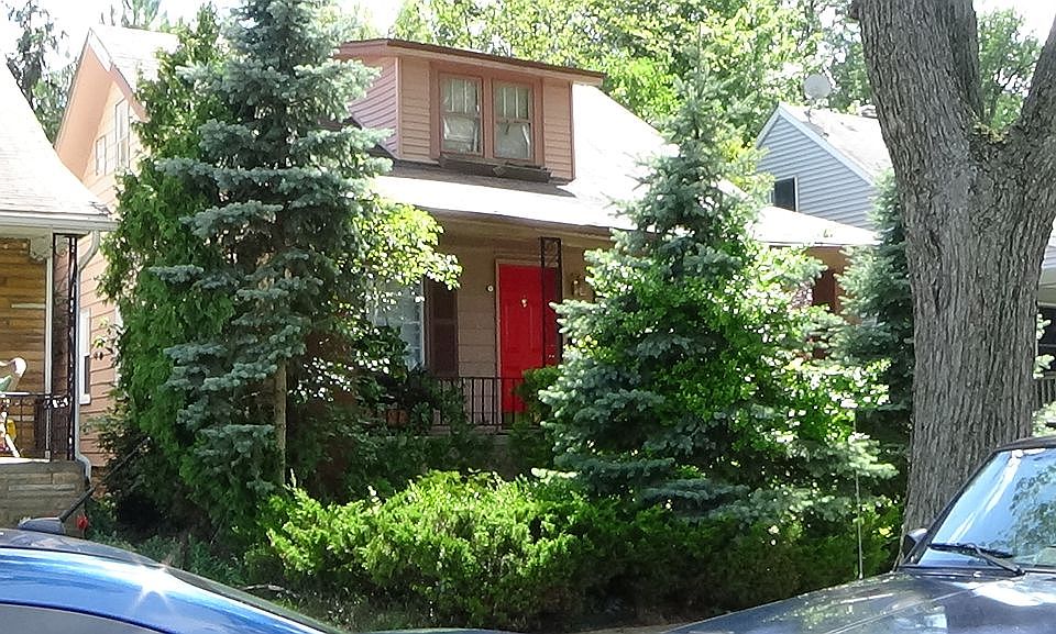 2nd image of 225 W Chesterfield Ave