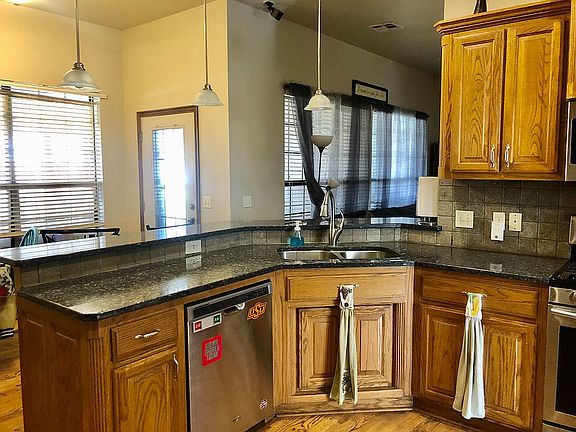 4th image of 343968 Newport Dr