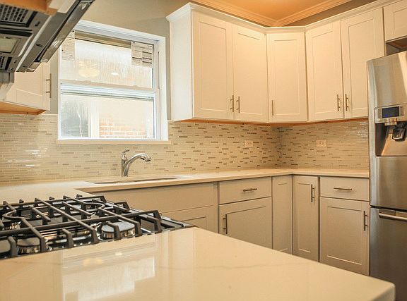 4th image of 2716 N Moody Ave