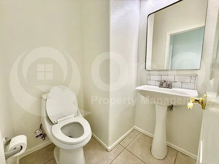 9940 E Medina Ave — Photo 27