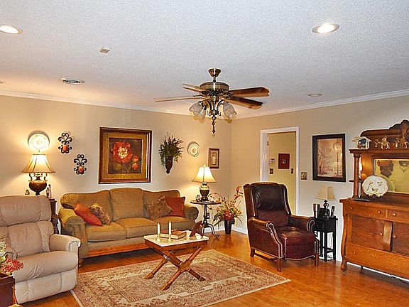 2nd image of 934 Elvis Presley Dr
