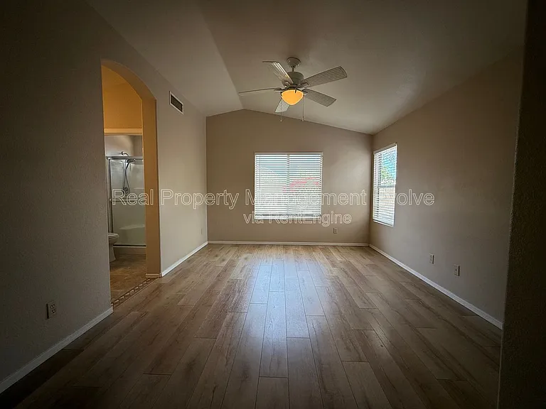 6814 W Louise Dr — Photo 11