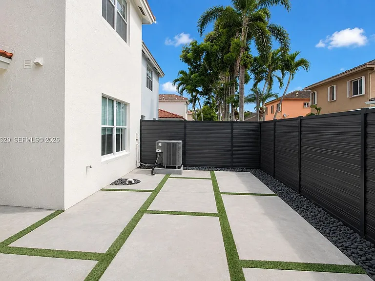 16354 SW 48th Ter — Photo 23