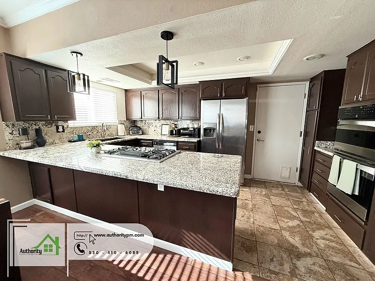 2583 Velia St — Photo 6