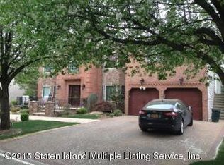 16 Adlers Ln, Staten Island, NY 10307