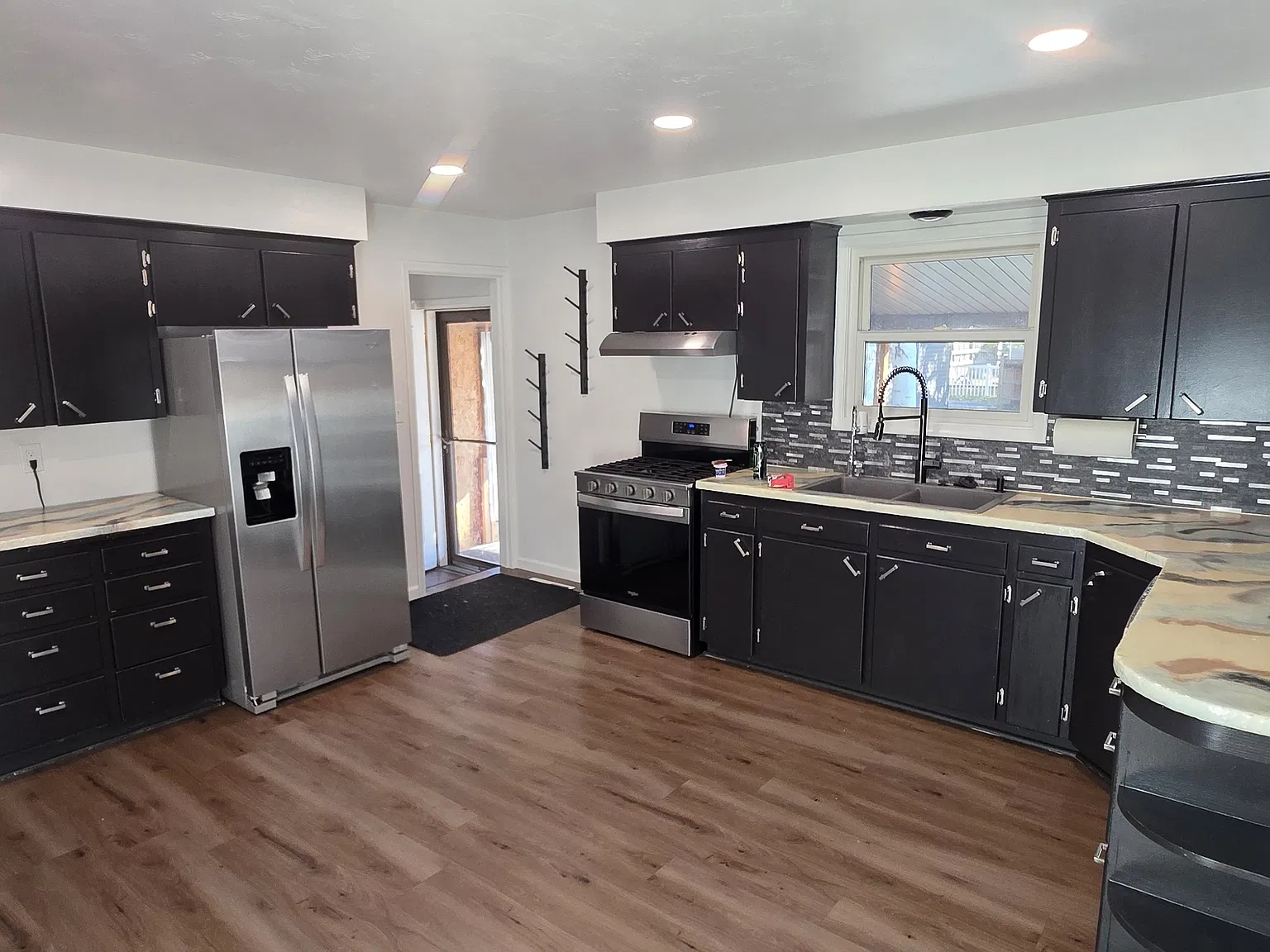 325 W 17th St — Photo 2