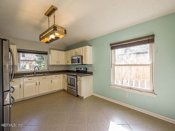 4th image of 332 Melissa Ray Dr